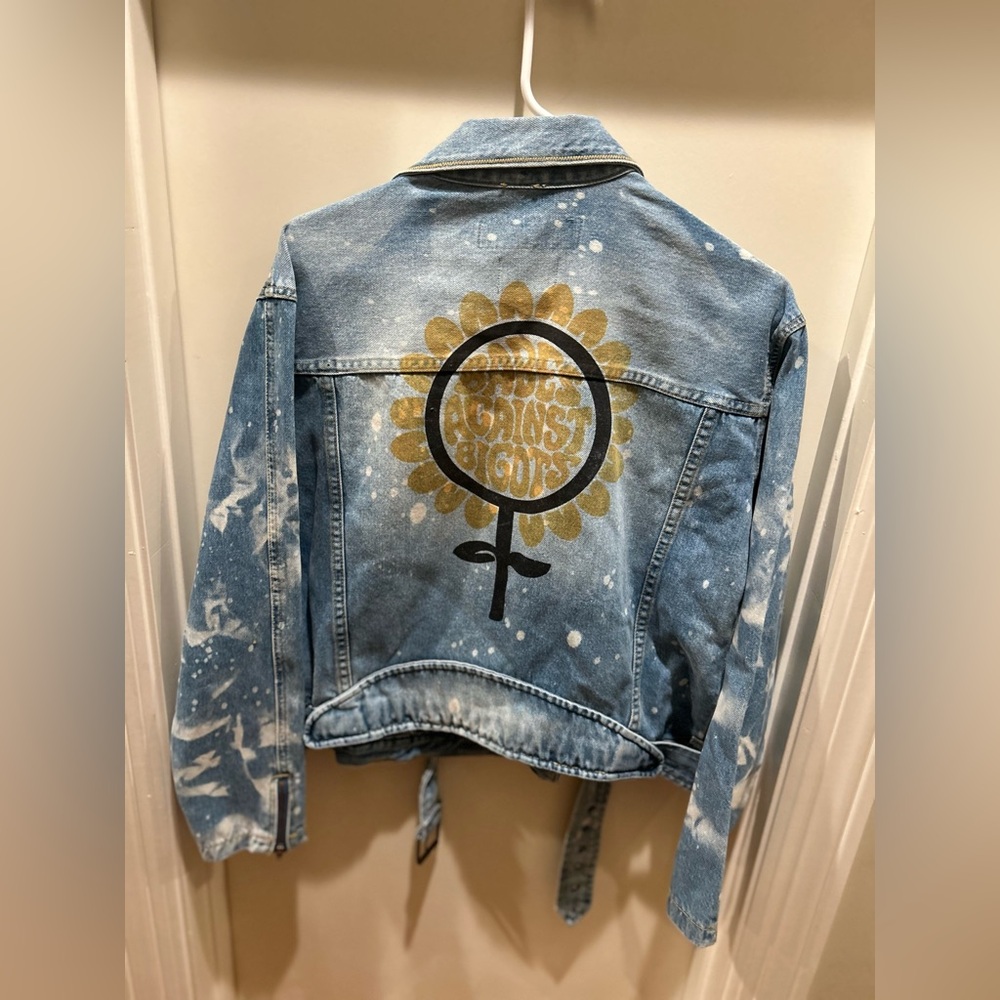 Babes Against Bigots - Dazey LA x Laundry Room Denim Jacket 

Never worn